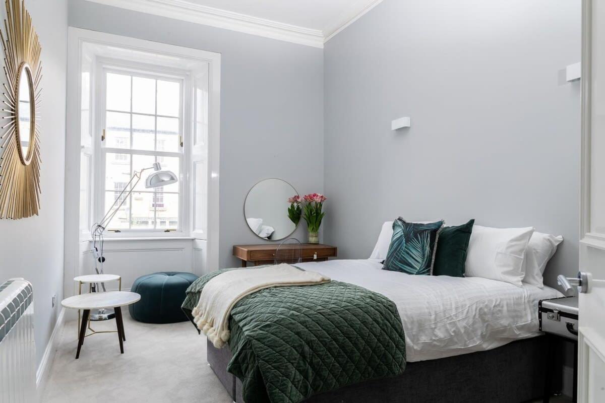 Beautiful 4 Bed Flat In Perfect Location Apartment Glasgow