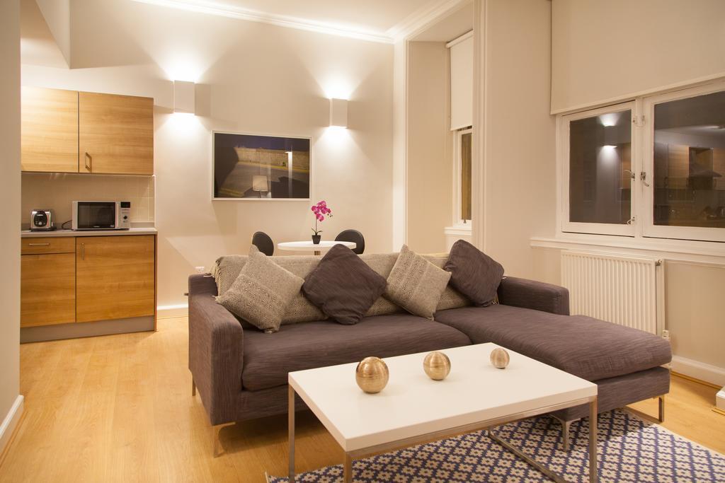 Premier George Square Apartment