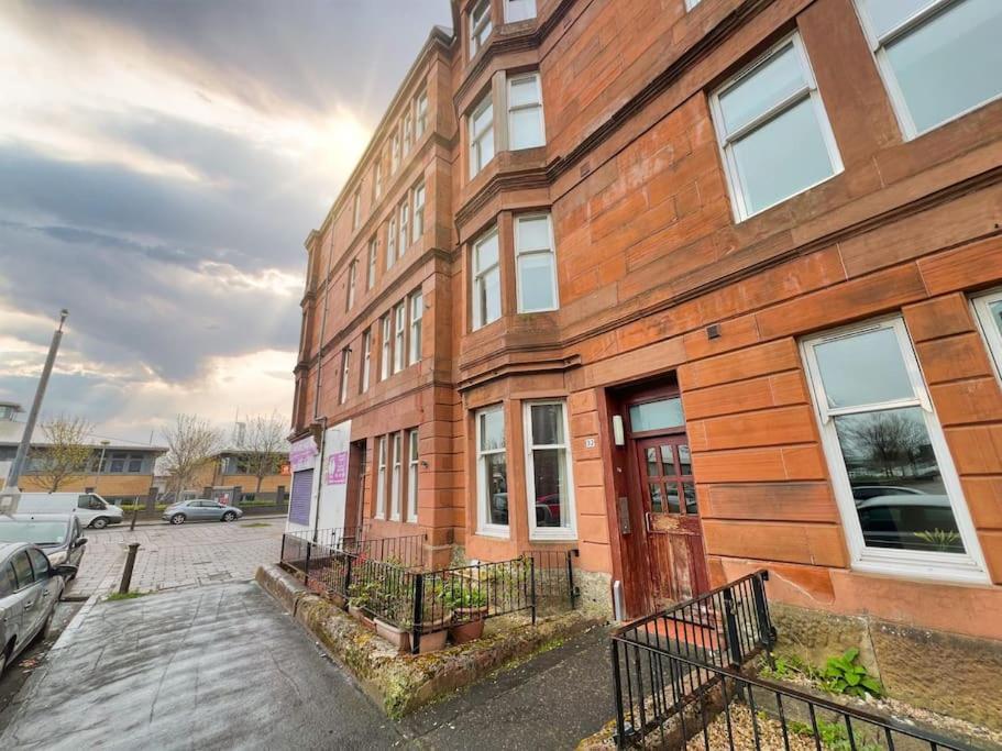 Chic Minimalist Retreat In Ibrox Glasgow
