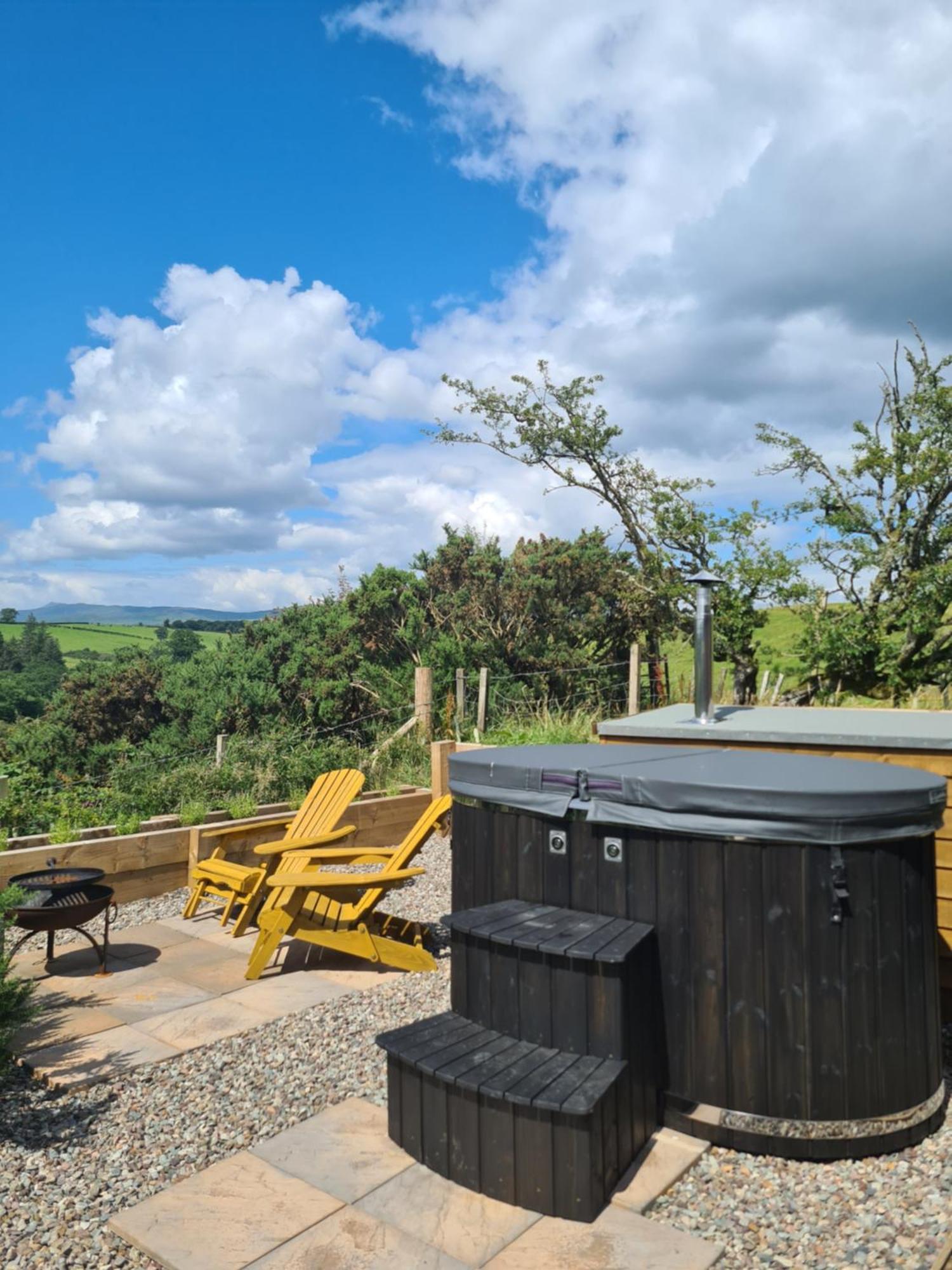 Apartment Luxury Glamping Pods - The Heft & The Hirsel Glasgow