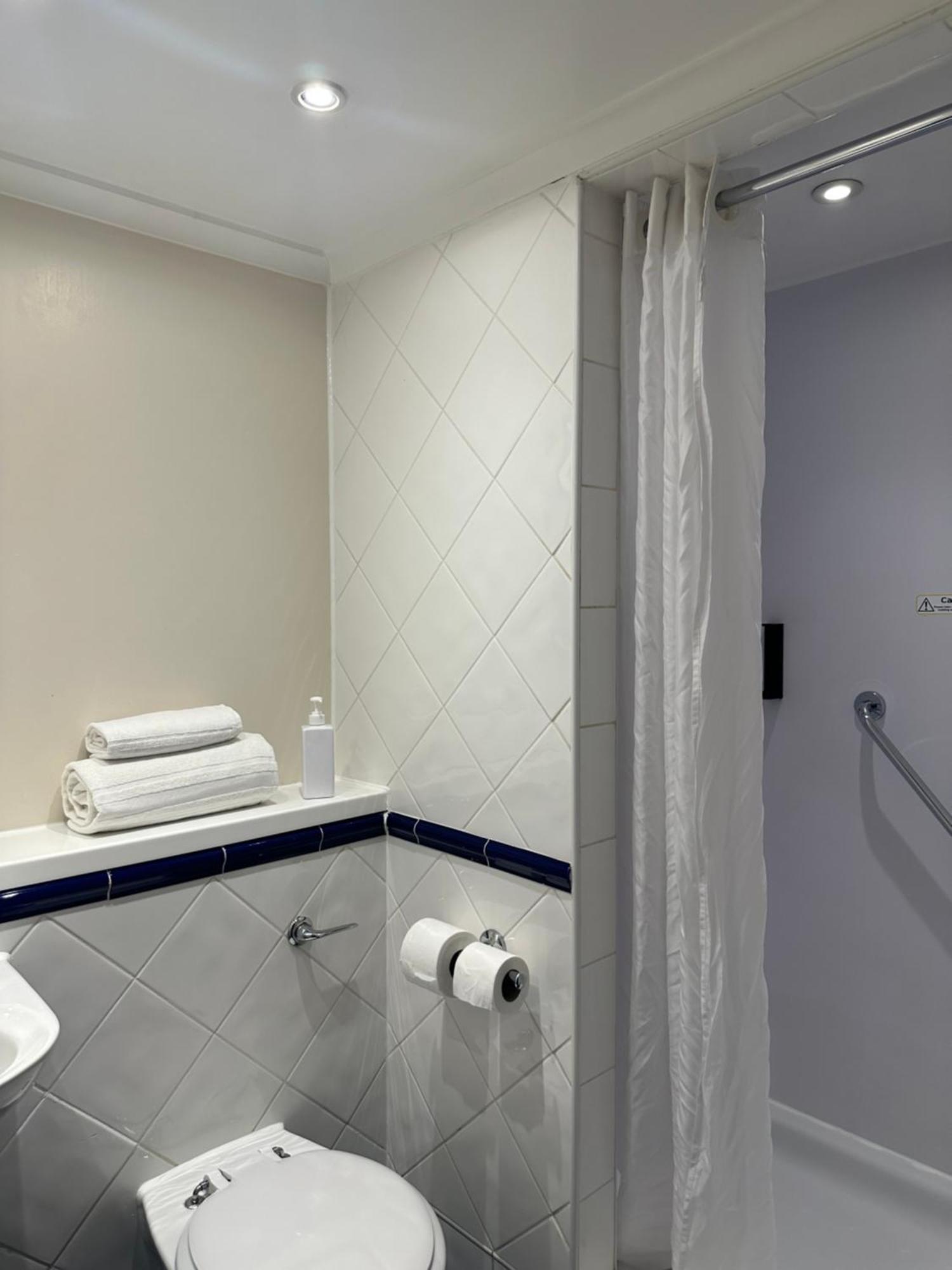 Hotel Go2 Glasgow - Free Parking And Pet Friendly 2*