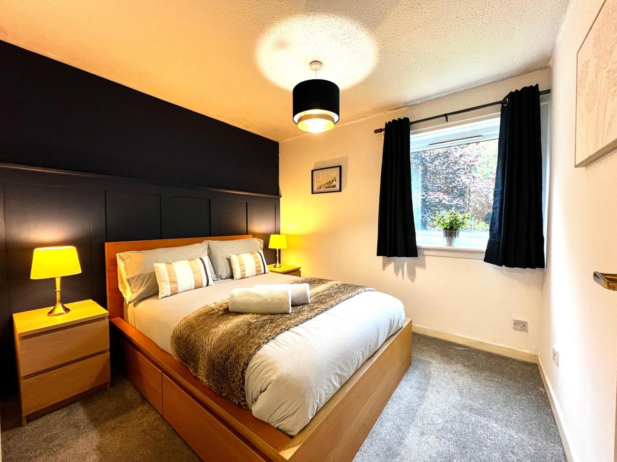 Ground Floor Flat With Free Parking & Wifi * Glasgow