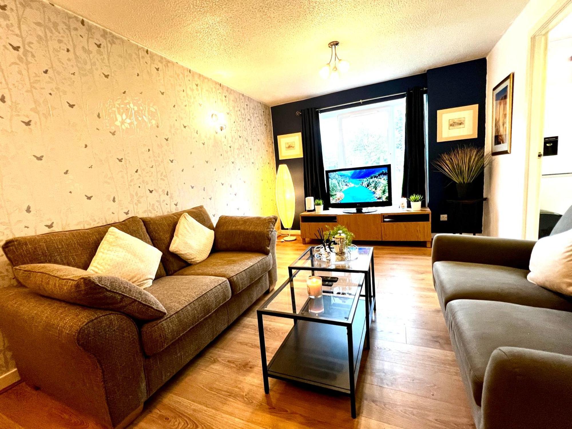 Apartment Ground Floor Flat With Free Parking & Wifi Glasgow