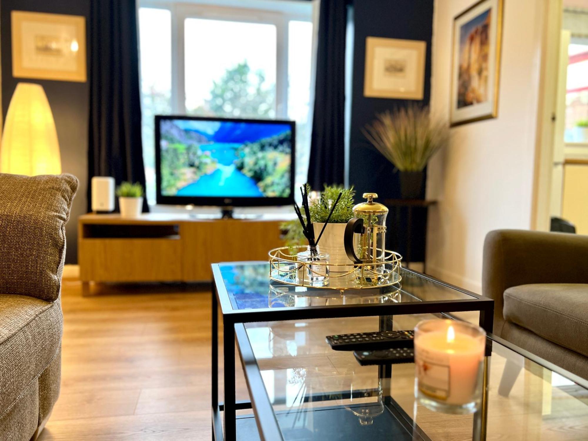 Apartment Ground Floor Flat With Free Parking & Wifi Glasgow