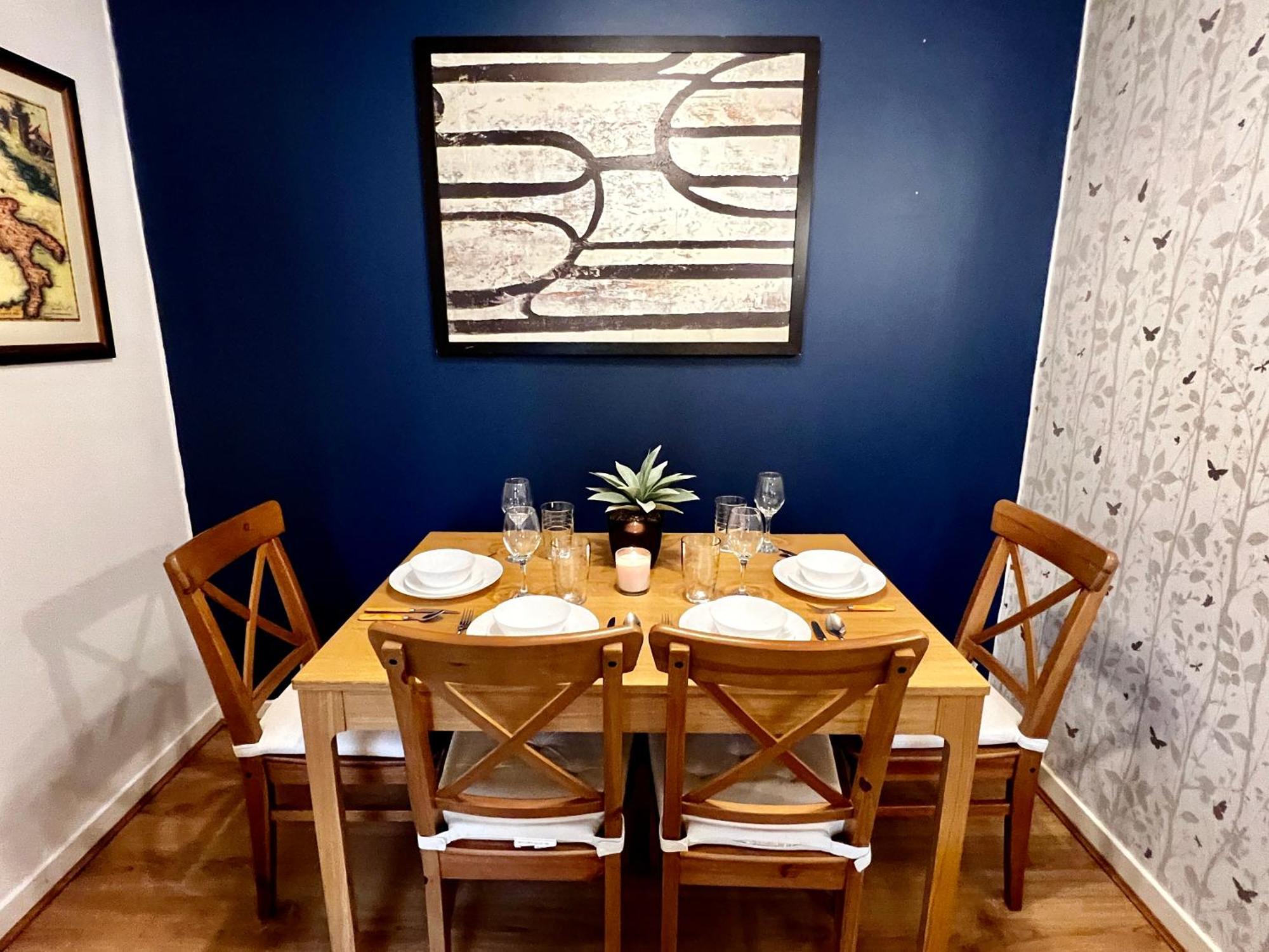 Ground Floor Flat With Free Parking & Wifi Apartment *