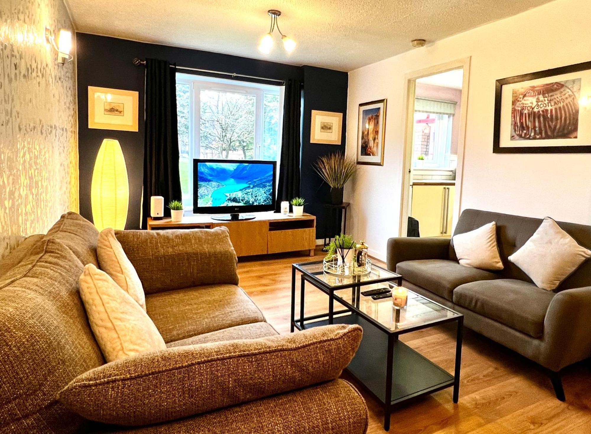 Apartment Ground Floor Flat With Free Parking & Wifi Glasgow
