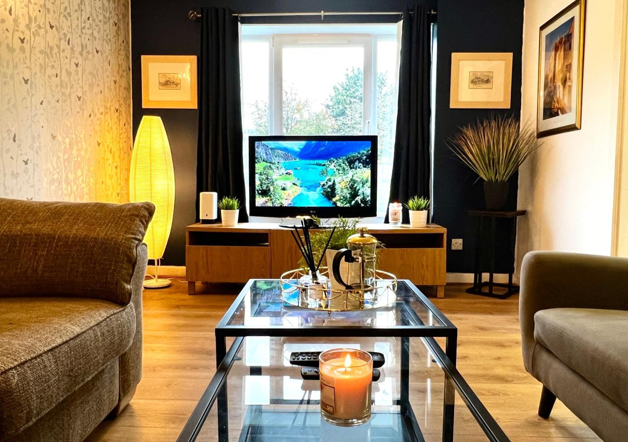 Ground Floor Flat With Free Parking & Wifi Glasgow