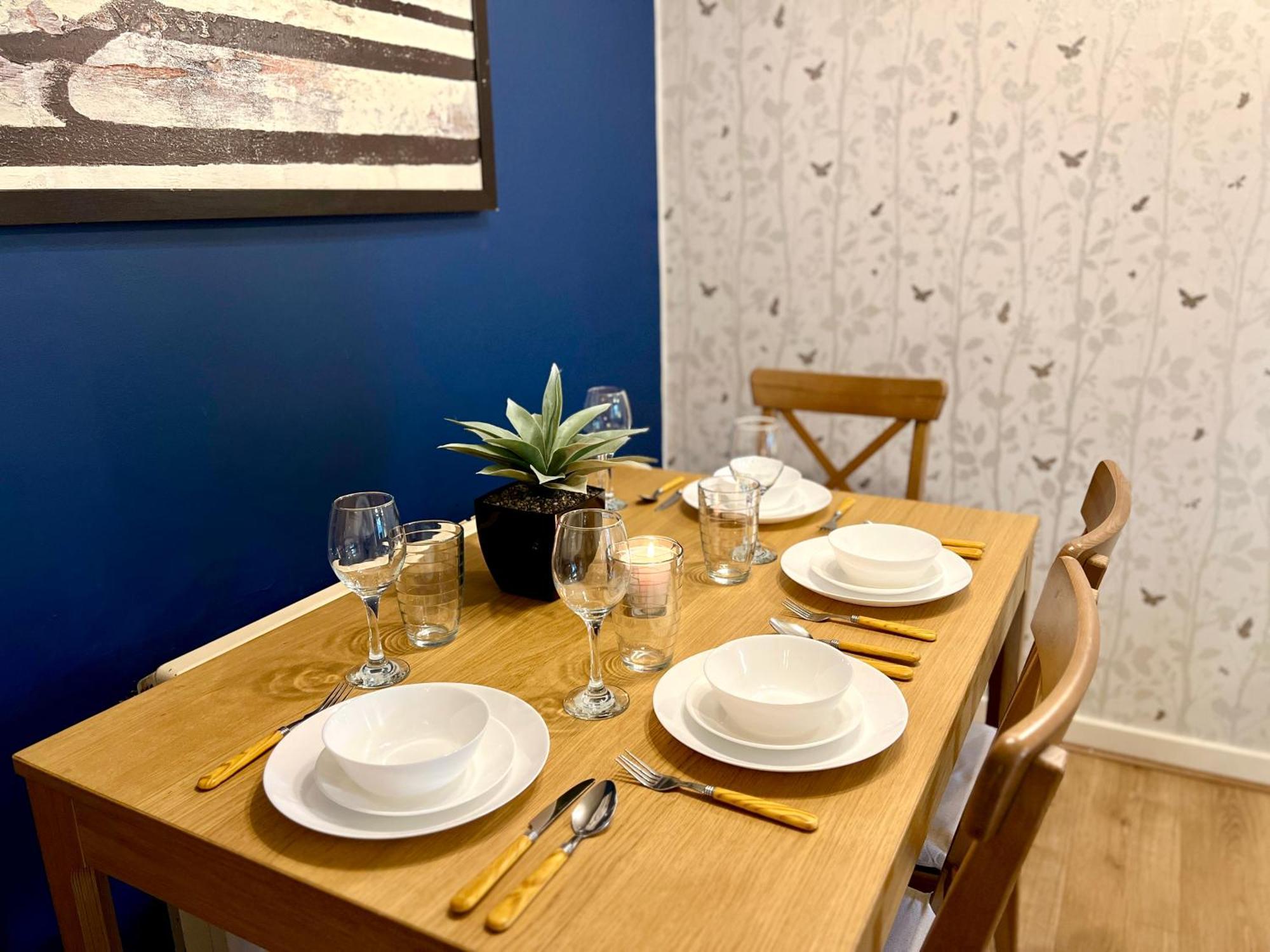 Ground Floor Flat With Free Parking & Wifi Apartment