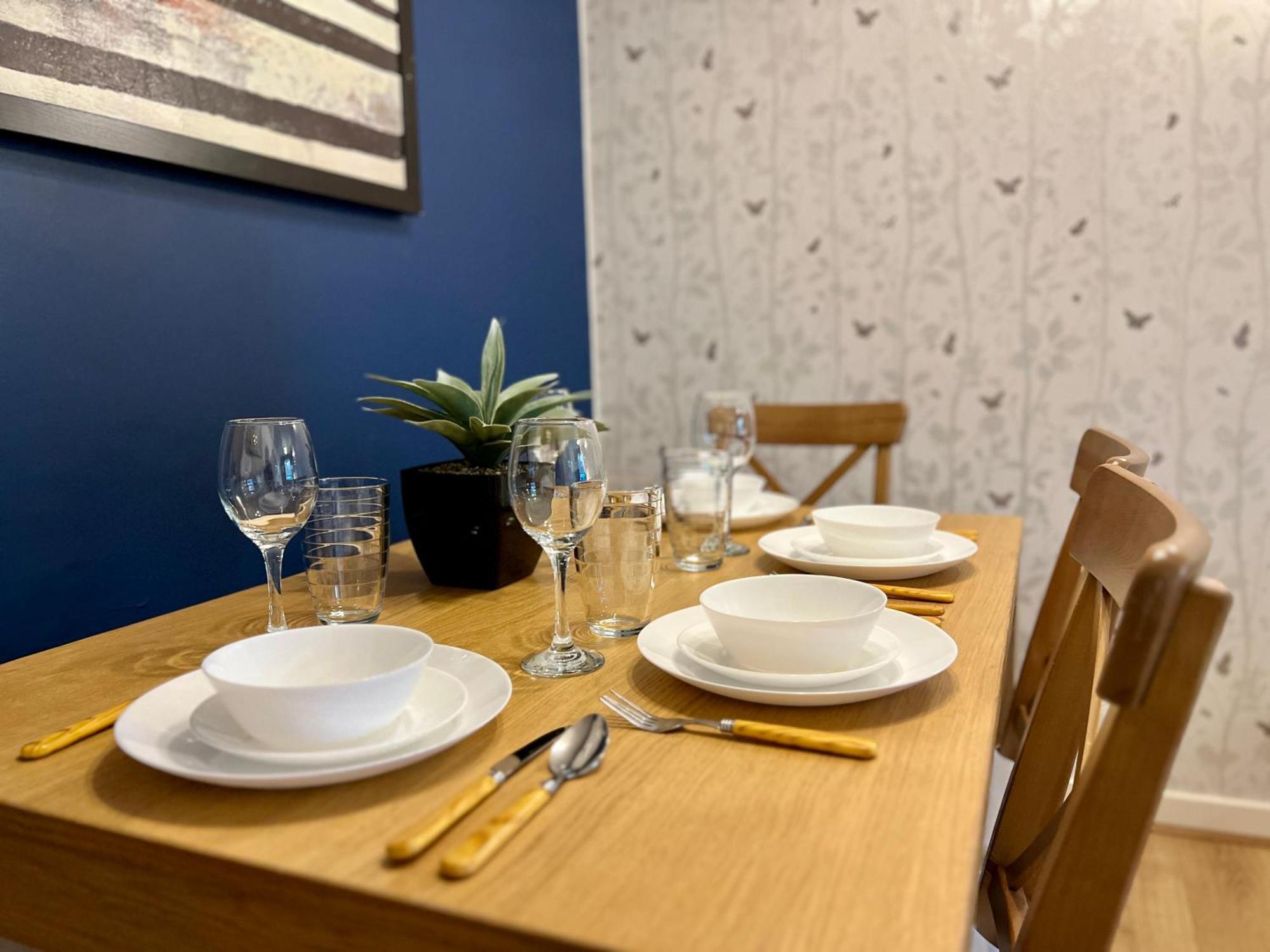 Ground Floor Flat With Free Parking & Wifi * Glasgow