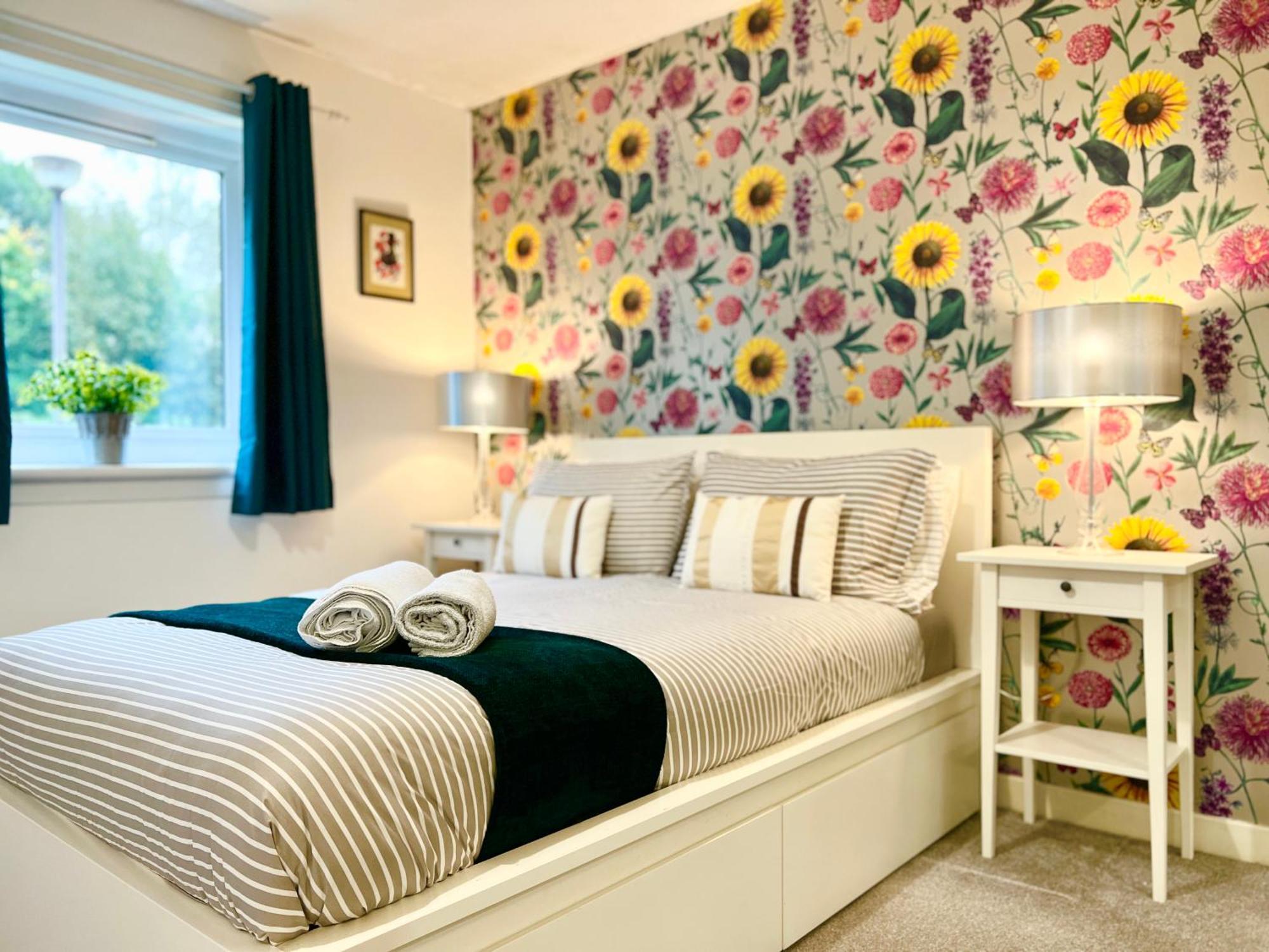 Apartment Ground Floor Flat With Free Parking & Wifi