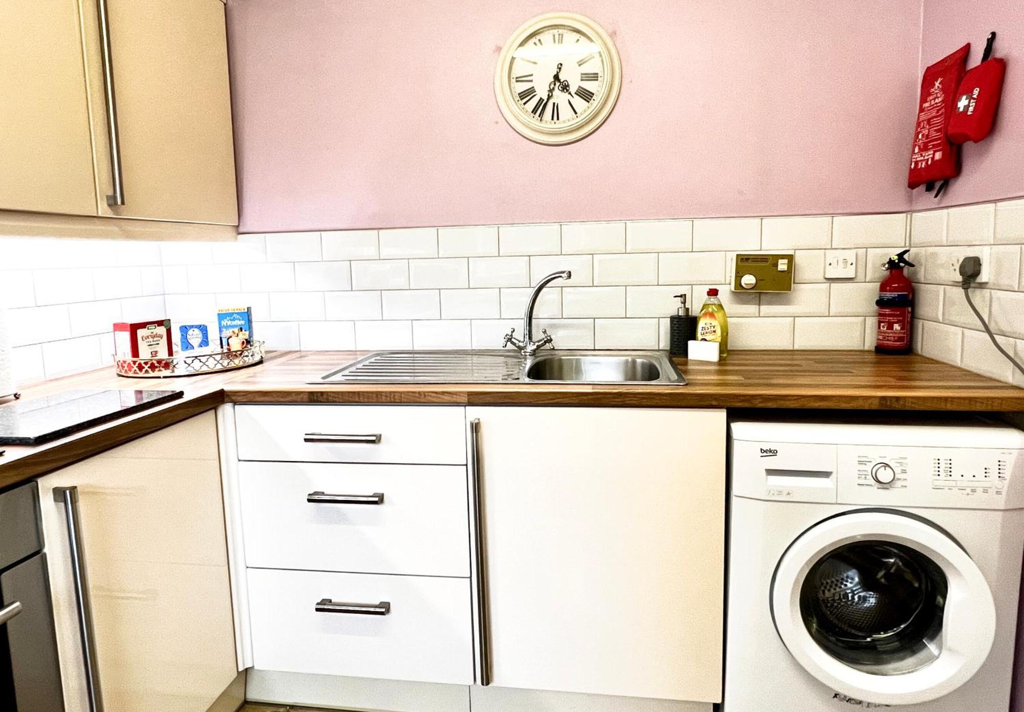Ground Floor Flat With Free Parking & Wifi Glasgow