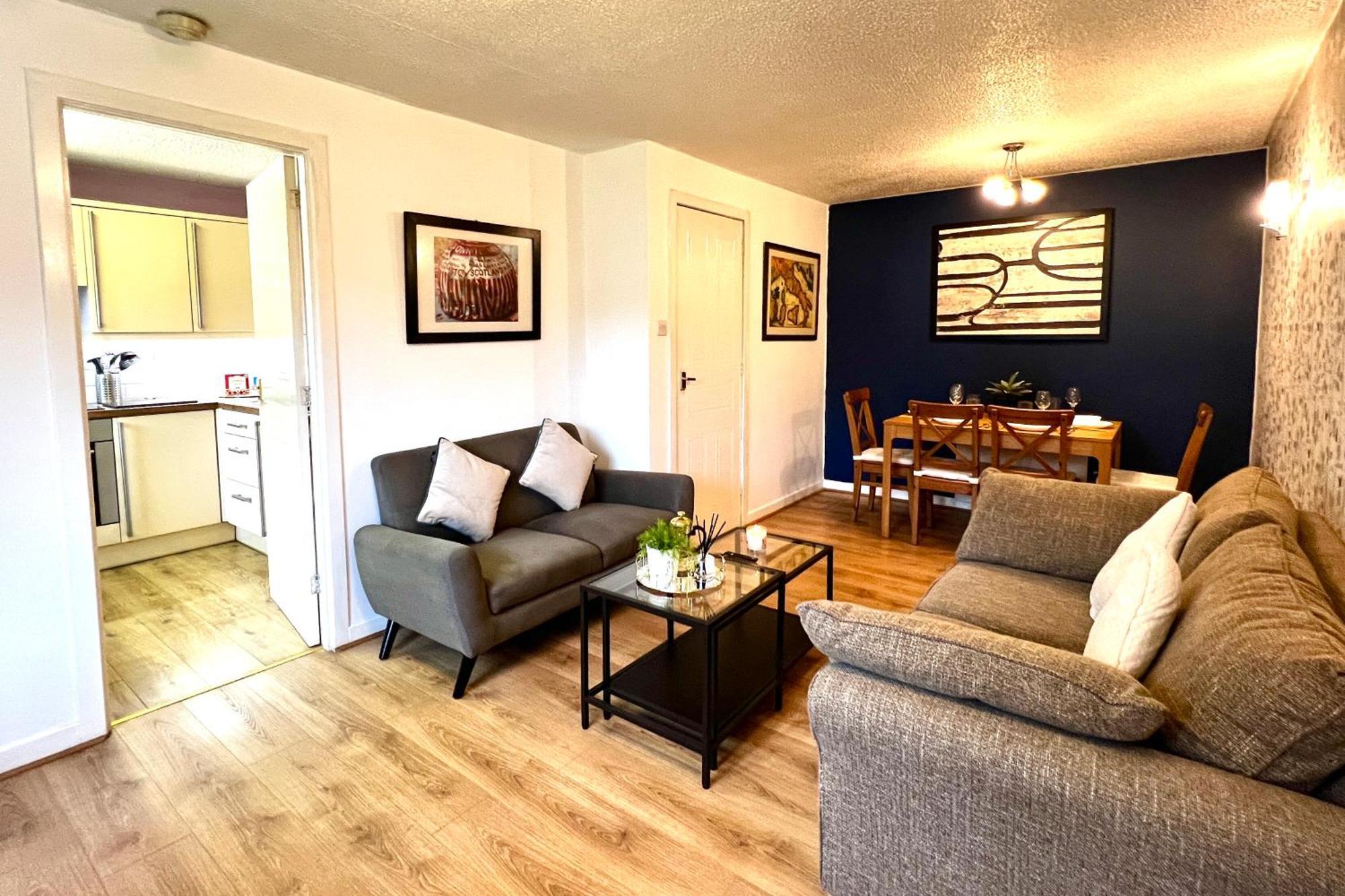 Ground Floor Flat With Free Parking & Wifi Apartment
