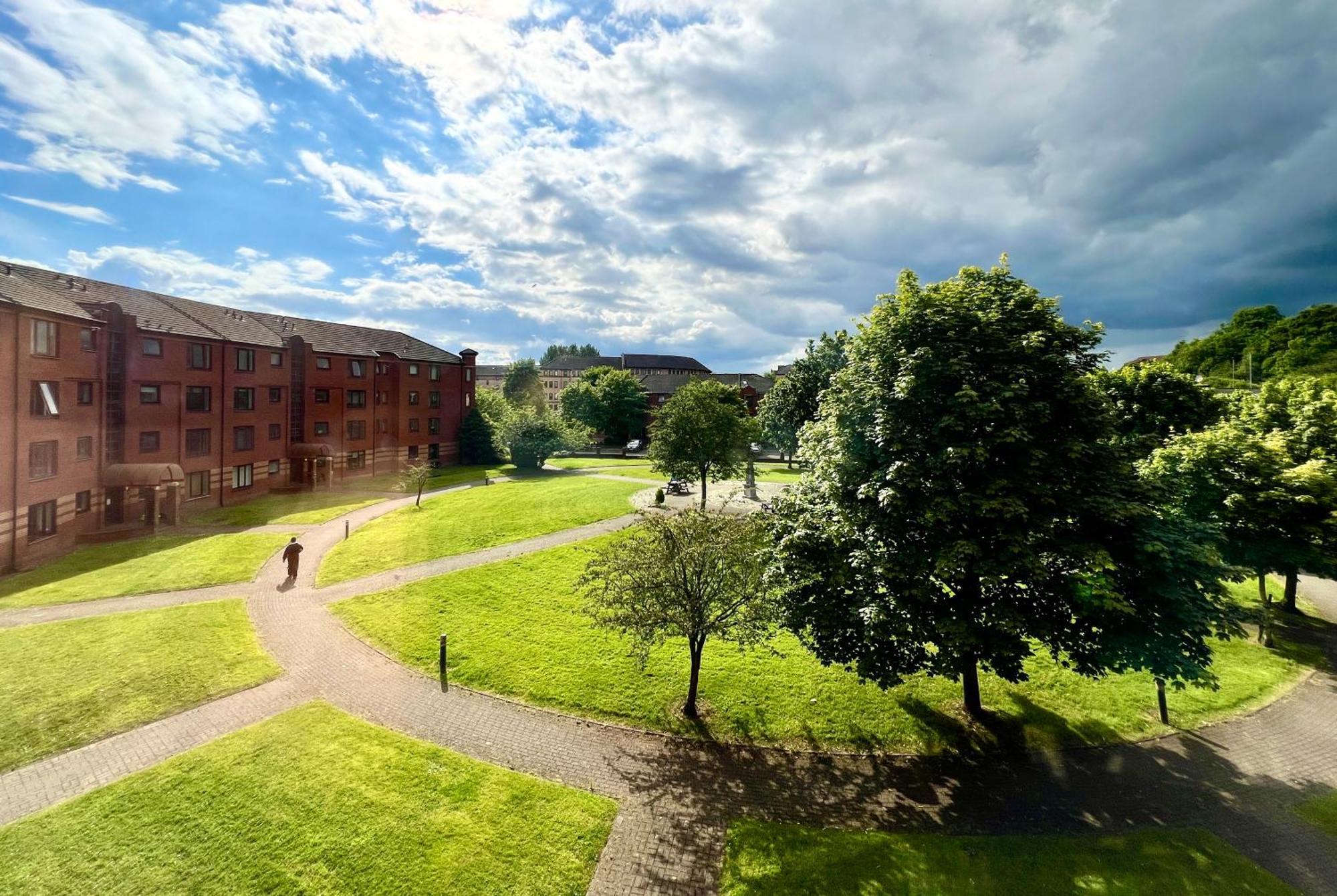 Apartment Ground Floor Flat With Free Parking & Wifi Glasgow