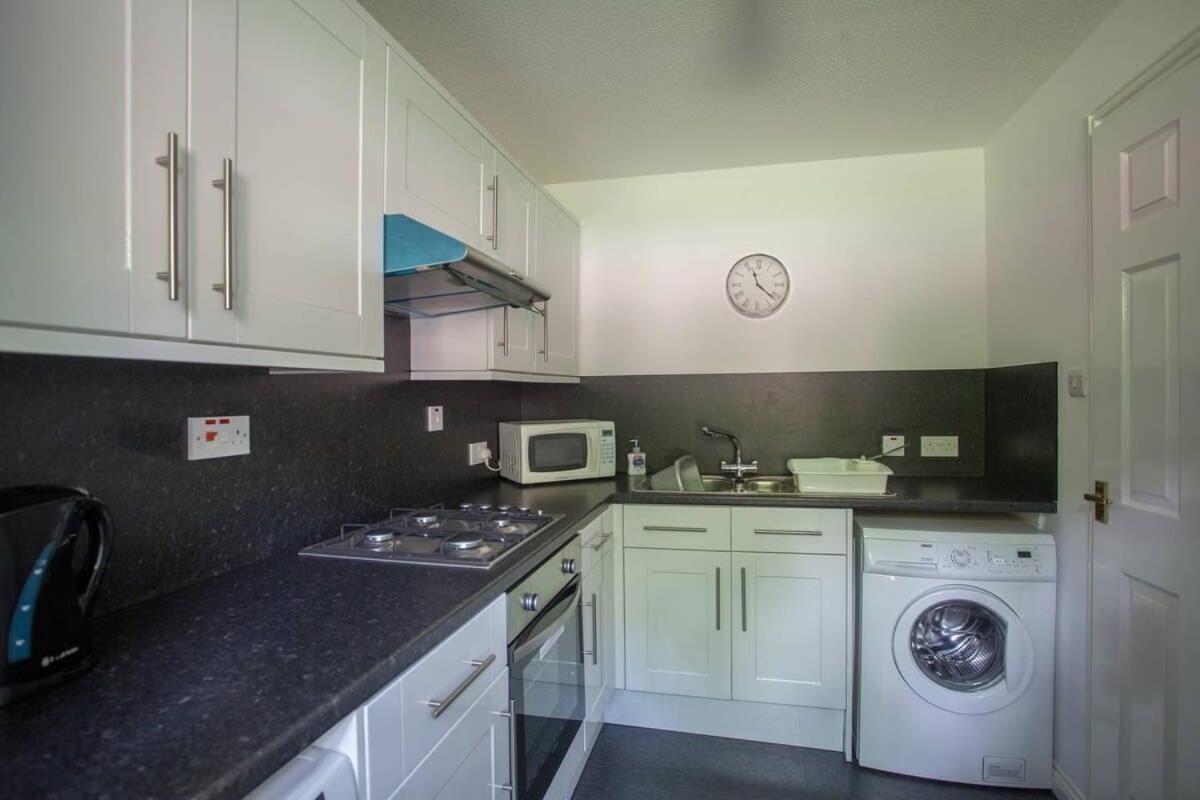 Homely Flat Close To Centre With Free Parking Apartment