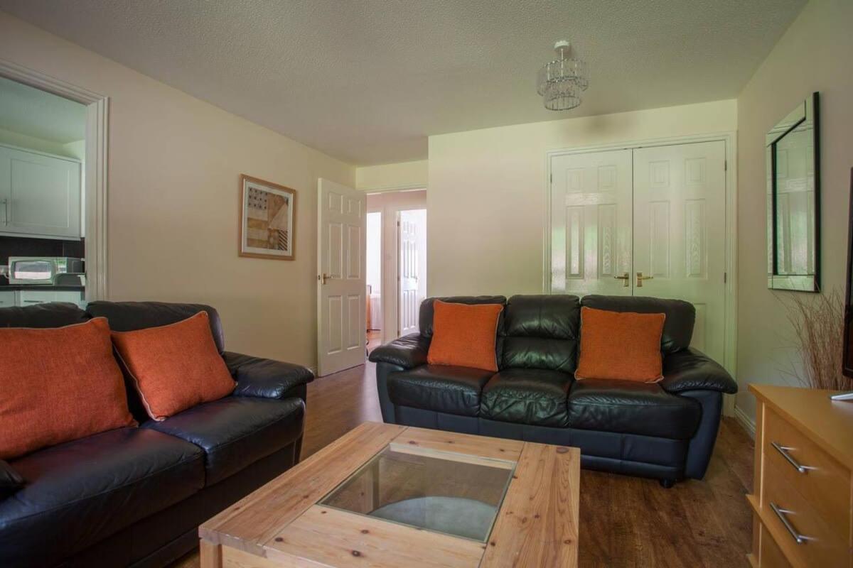 Homely Flat Close To Centre With Free Parking Apartment *