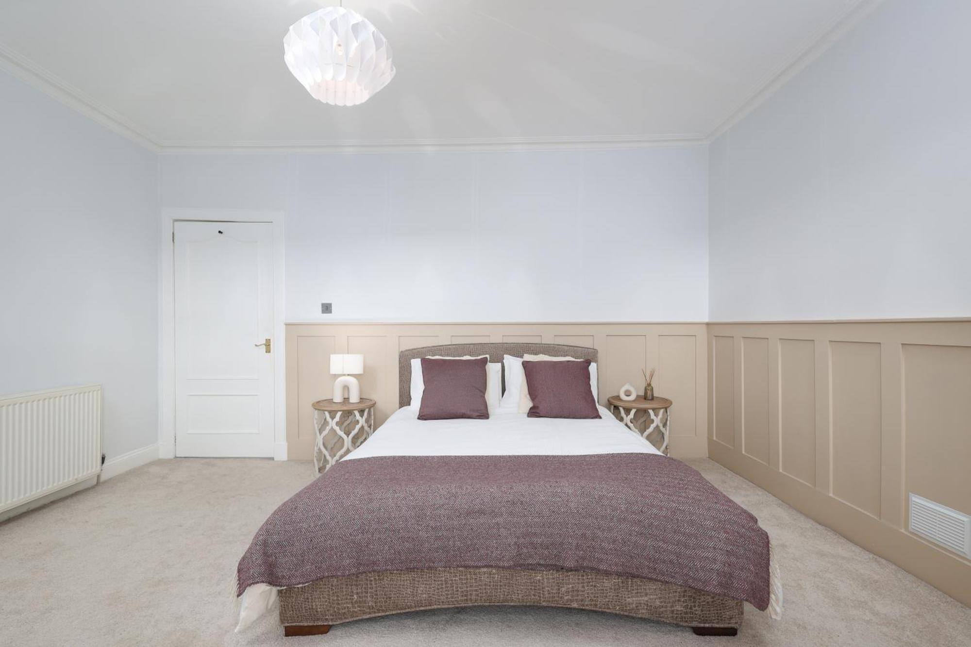 Extravagant 6 Bed Victorian Townhouse With Hot Tub *