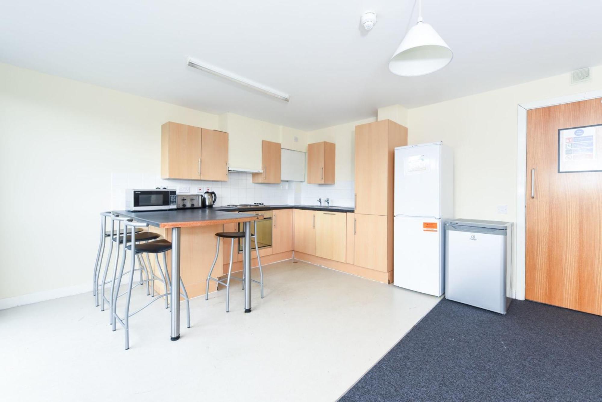 Student Spot In Gibson Street Apartment *