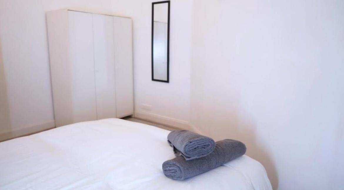 Apartment Newly Refurbished 2 Bed ! *