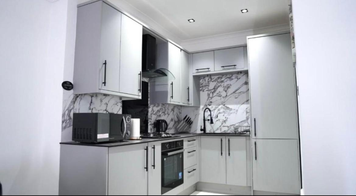 Newly Refurbished 2 Bed ! *