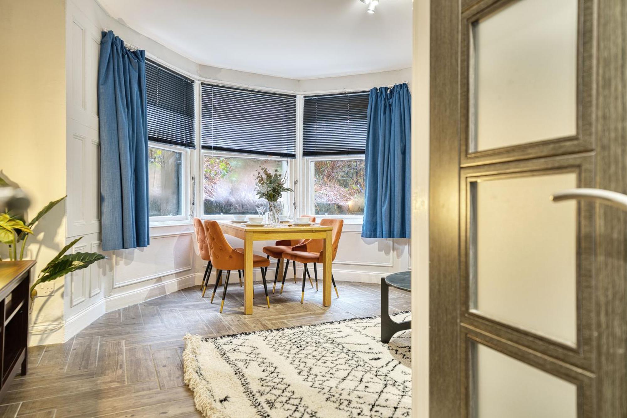 Apartment Spacious 4 Bedroom Near West End Glasgow