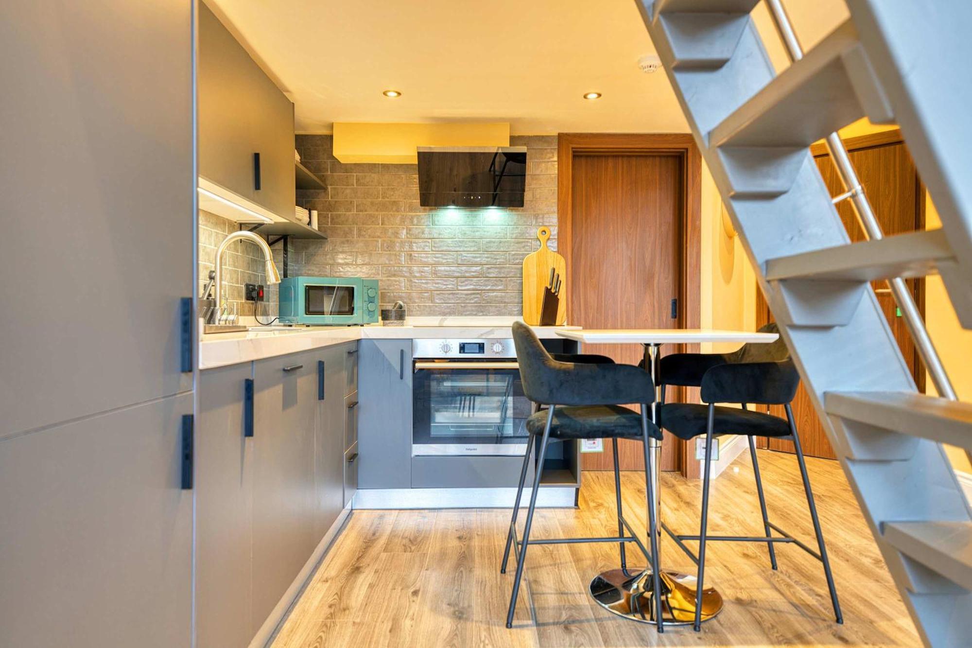 Union Court Mezzanine - B9 - Building Has No Lift And Stairs To Apartment