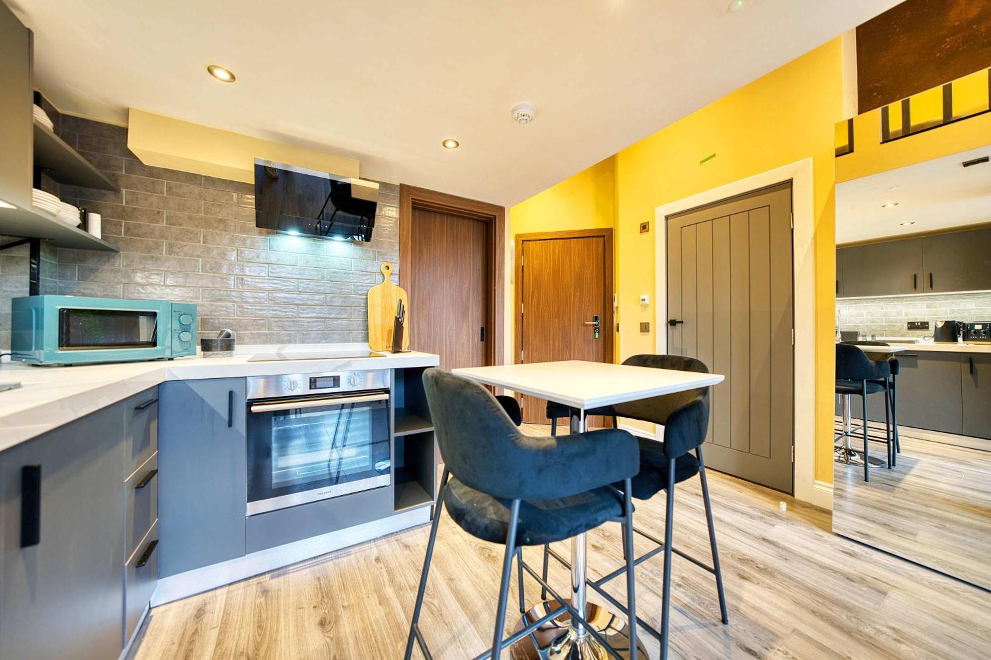 Union Court Mezzanine - B9 - Building Has No Lift And Stairs To Apartment