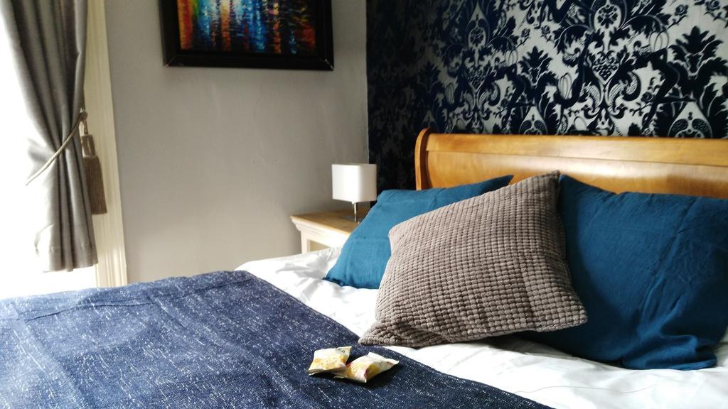 Airlie Street Apartment