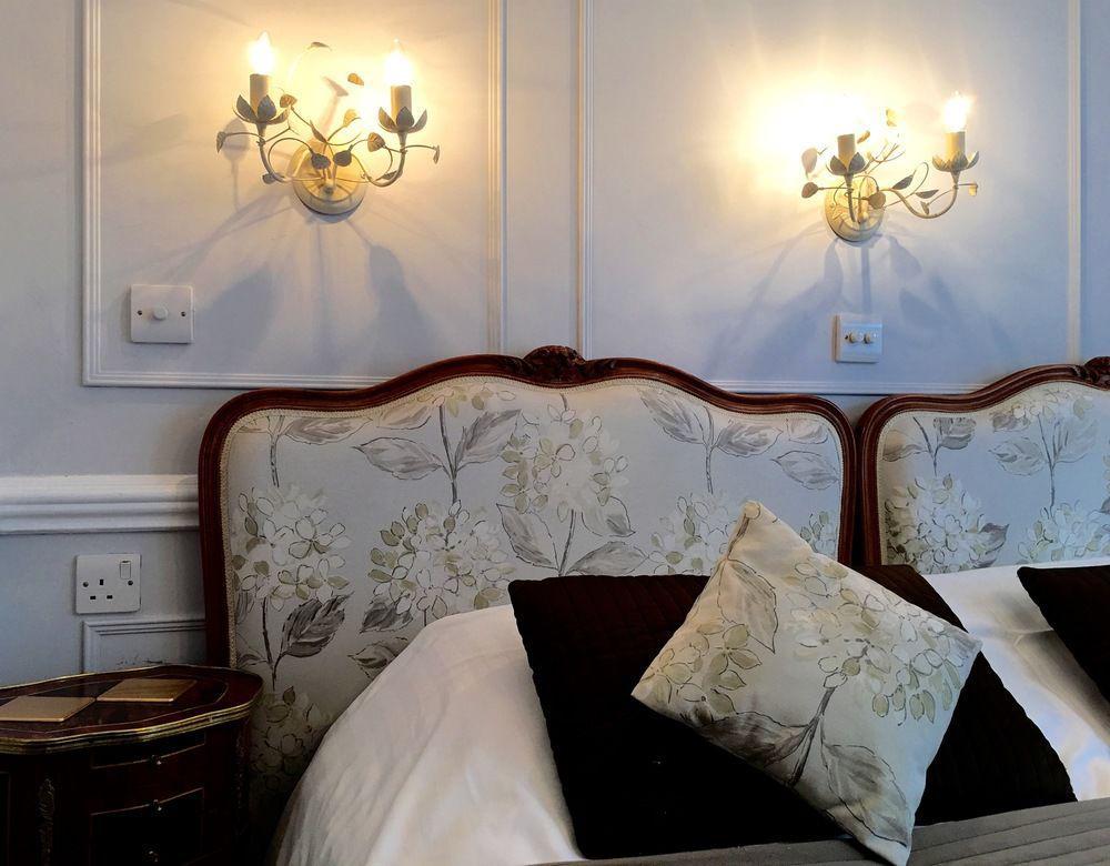 The Alamo Guest house