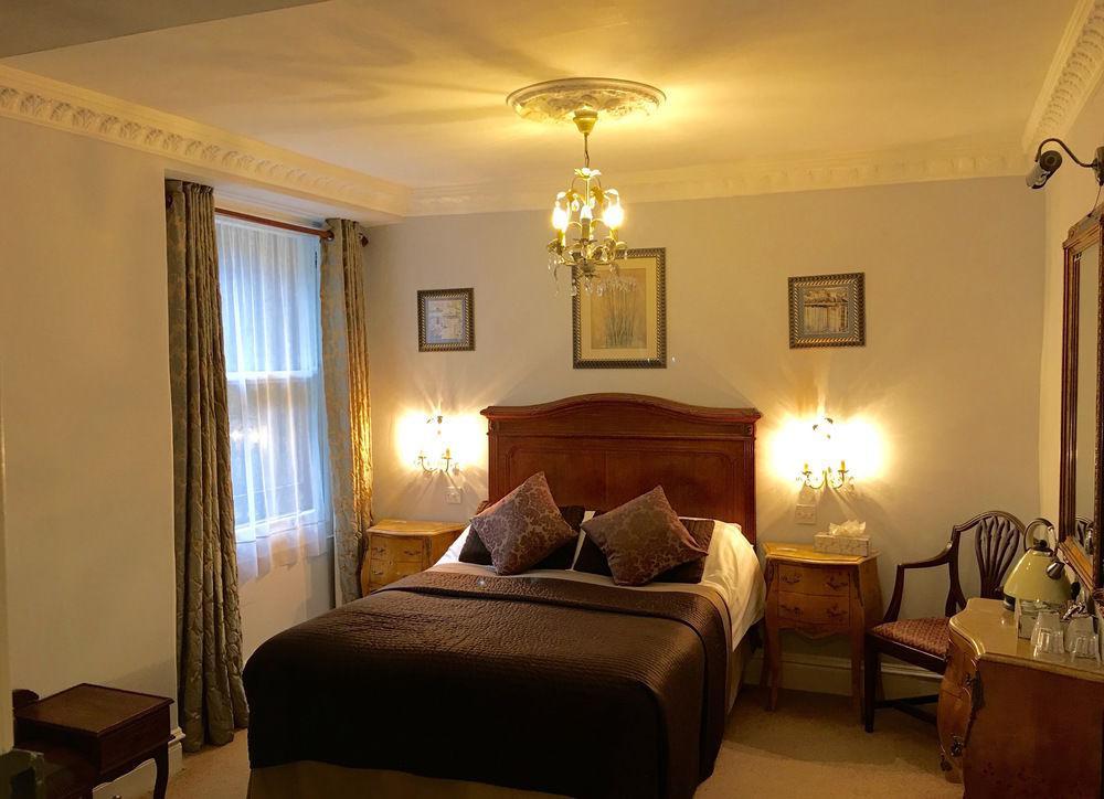 The Alamo Guest house