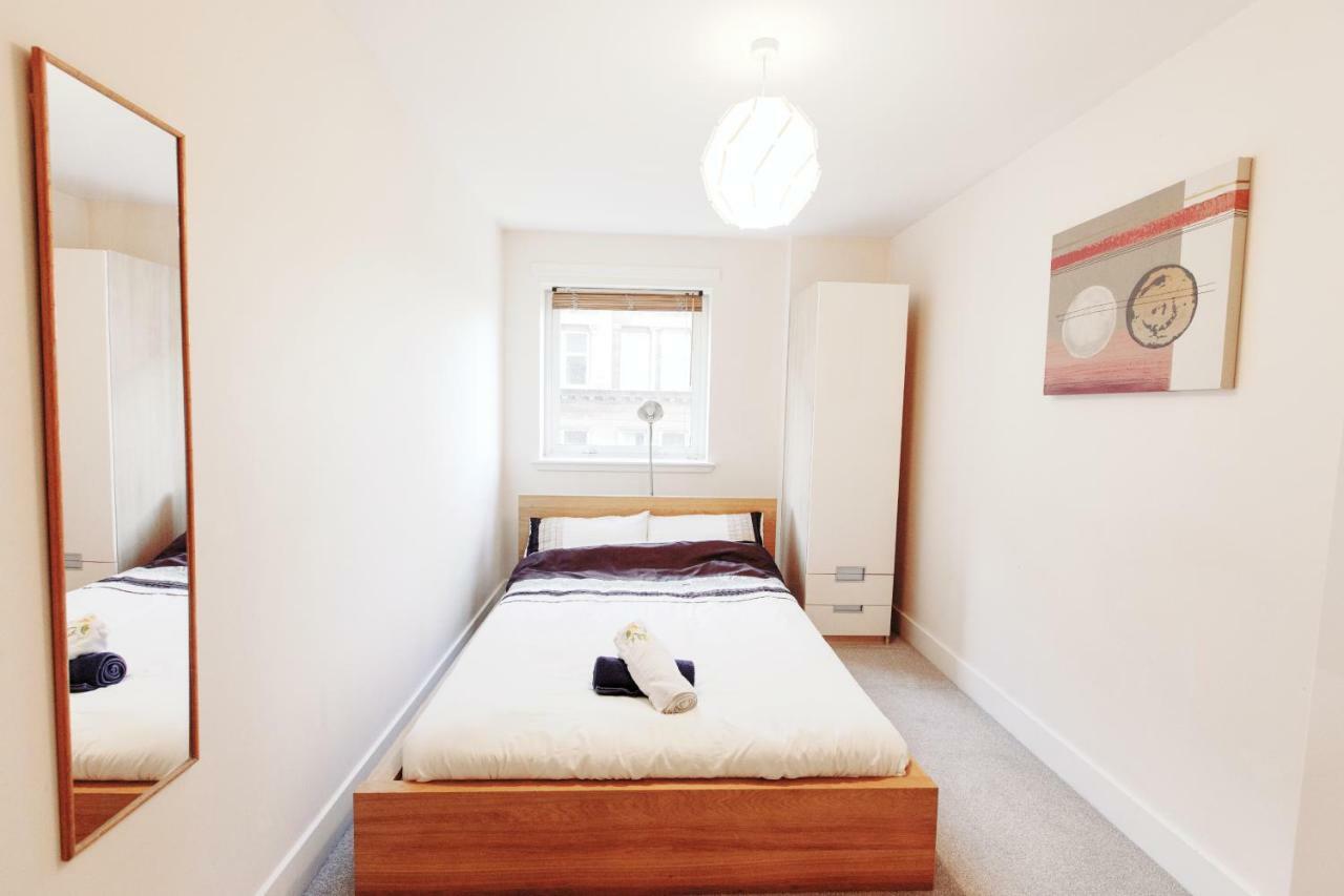 Bright, Spacious 2 Bedroom In The Heart Of City *