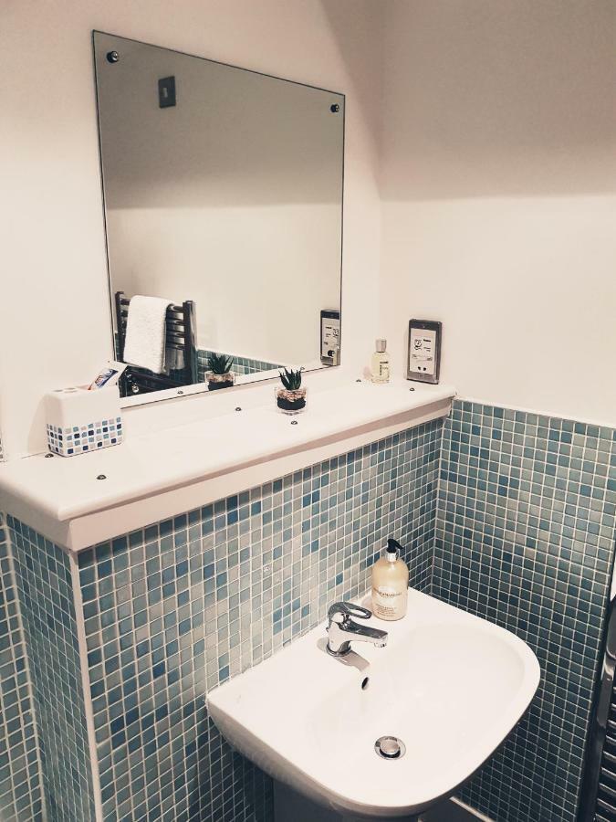 Bright, Spacious 2 Bedroom In The Heart Of City Apartment